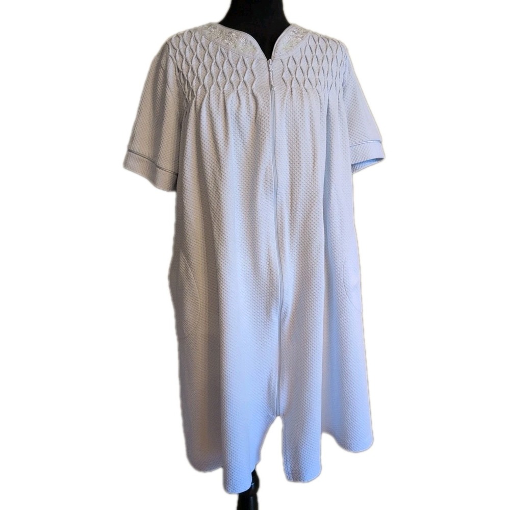 MISS ELAINE Powder Blue Women's Zip Up House Coat/Duster Robe Pockets Sz Med EUC